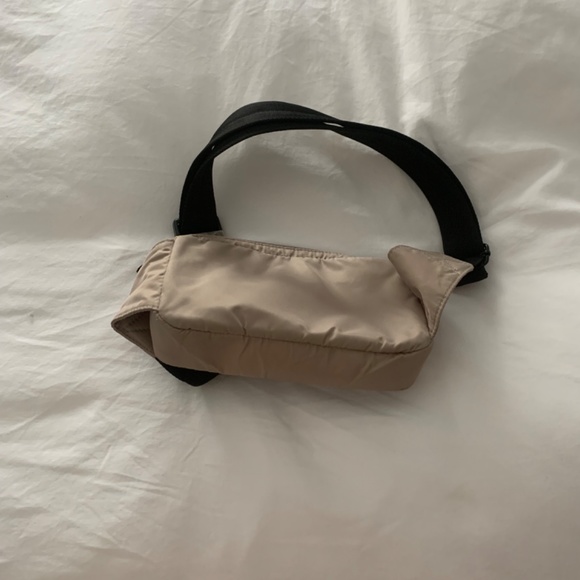 Aritzia Fanny Pack - Picture 2 of 3